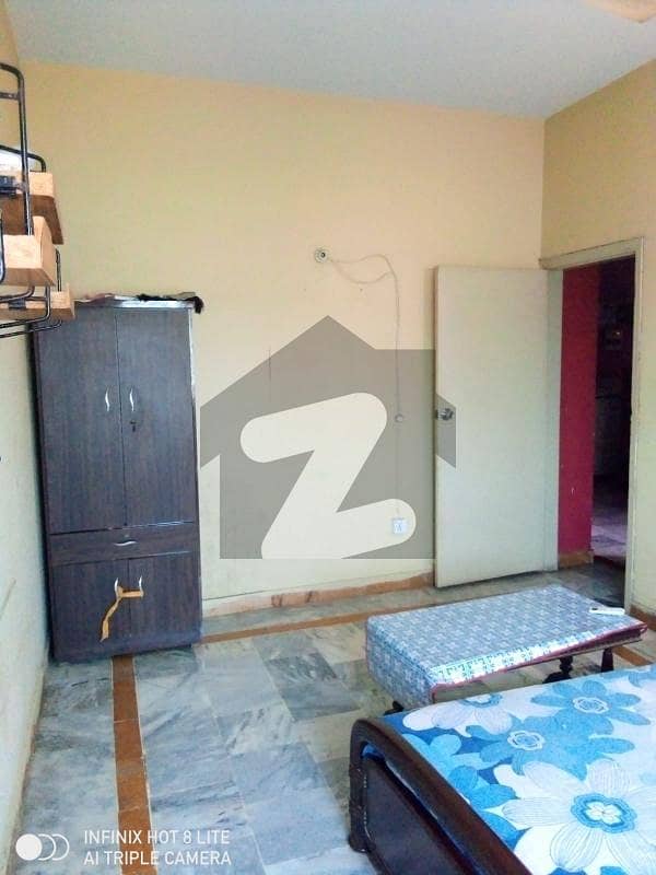 جامی کمرشل ایریا ڈی ایچ اے فیز 7 ڈی ایچ اے کراچی میں 1 کمرے کا 2 مرلہ کمرہ 25 ہزار میں کرایہ پر دستیاب ہے۔