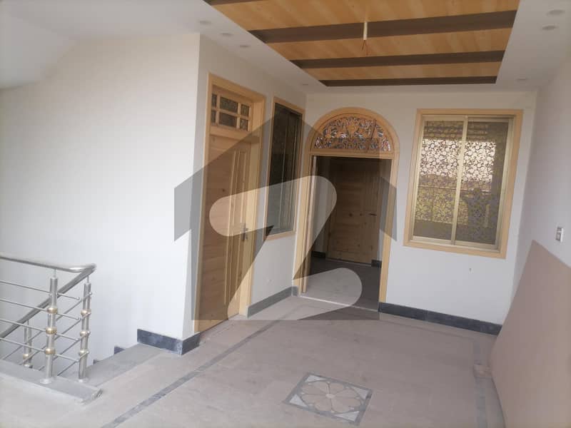 عمر گل روڈ پشاور میں 5 کمروں کا 3 مرلہ مکان 1.5 کروڑ میں برائے فروخت۔