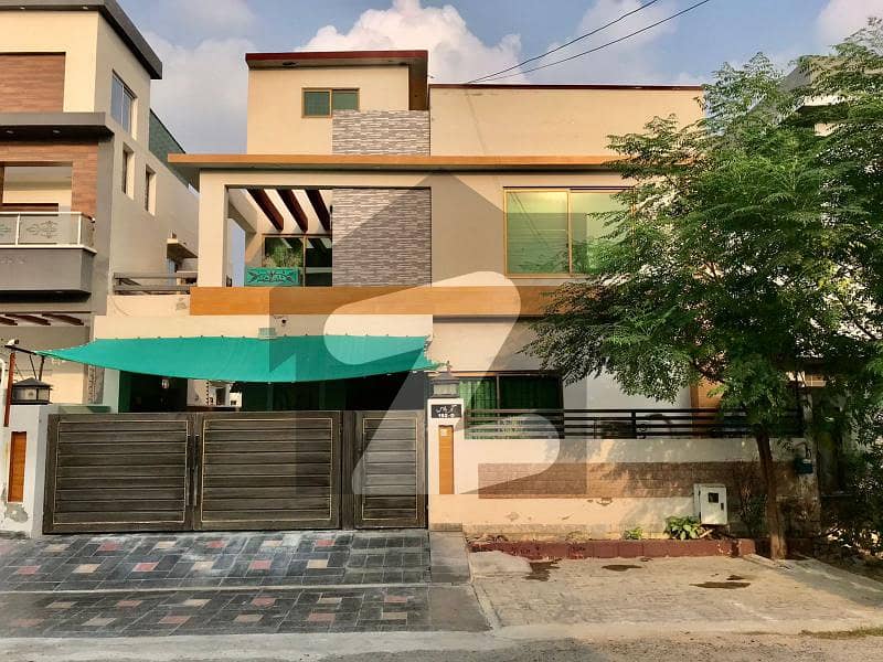 10 Marla Used House For Sale In Khayaban-e- Amin D Block Fully Furnished