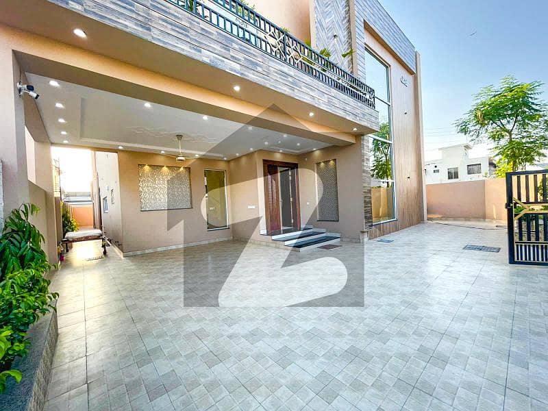01 Kanal Ultra Modern Corner Bungalow Available For Sale In State Life Society