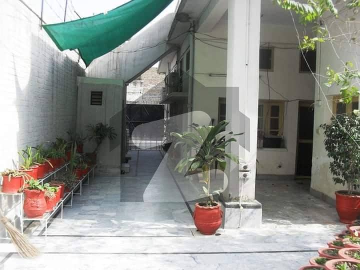 شاہین ٹاؤن پشاور میں 4 کمروں کا 1.5 کنال مکان 6 کروڑ میں برائے فروخت۔
