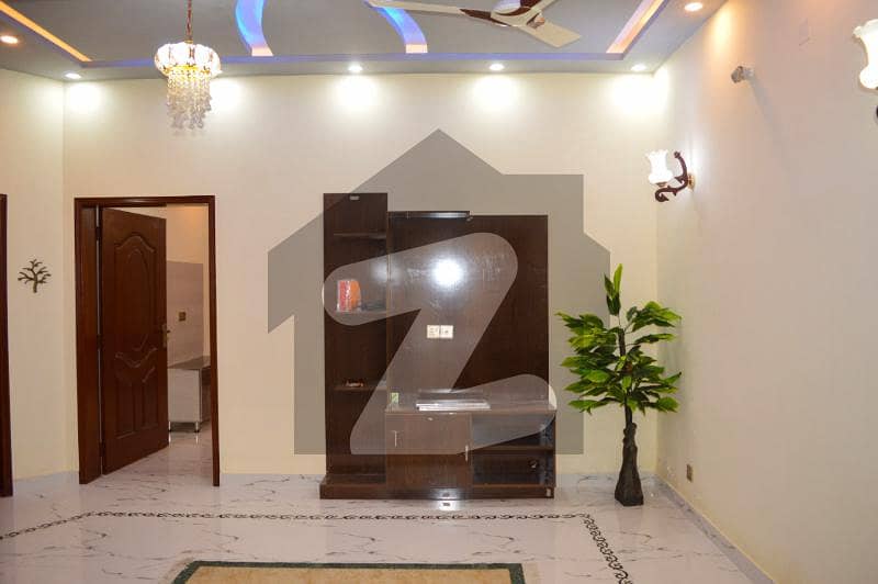 بینکرس ایوینیو ۔ بلاک اے بینکرس ایوینیو کوآپریٹو ہاؤسنگ سوسائٹی لاہور میں 4 کمروں کا 10 مرلہ مکان 1 لاکھ میں کرایہ پر دستیاب ہے۔