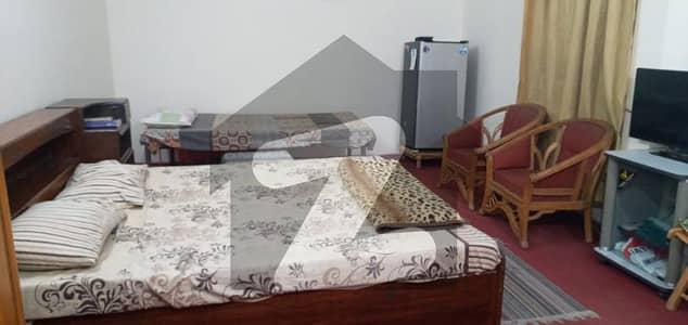 01 Furnished Room For Rent In 5 Marla Upper Portion At Empress Park Empress Road Lahore.