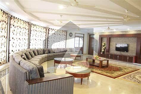 بحریہ آرچرڈ لاہور میں 5 کمروں کا 1 کنال مکان 1.4 لاکھ میں کرایہ پر دستیاب ہے۔