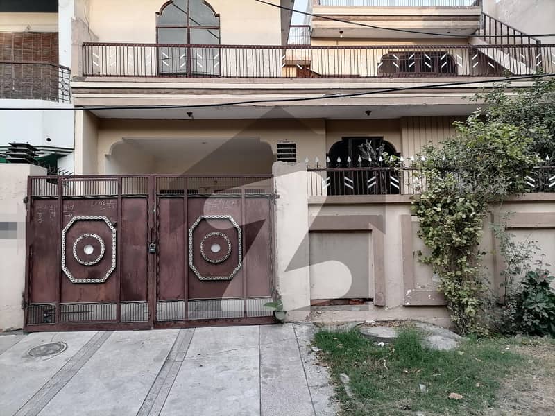 10 Marla House In Allama Iqbal Town - Karim Block For sale