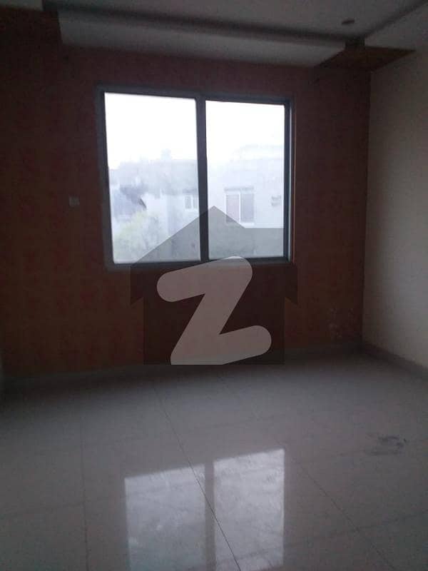 6 Marla Flat For Sale In Paragon City