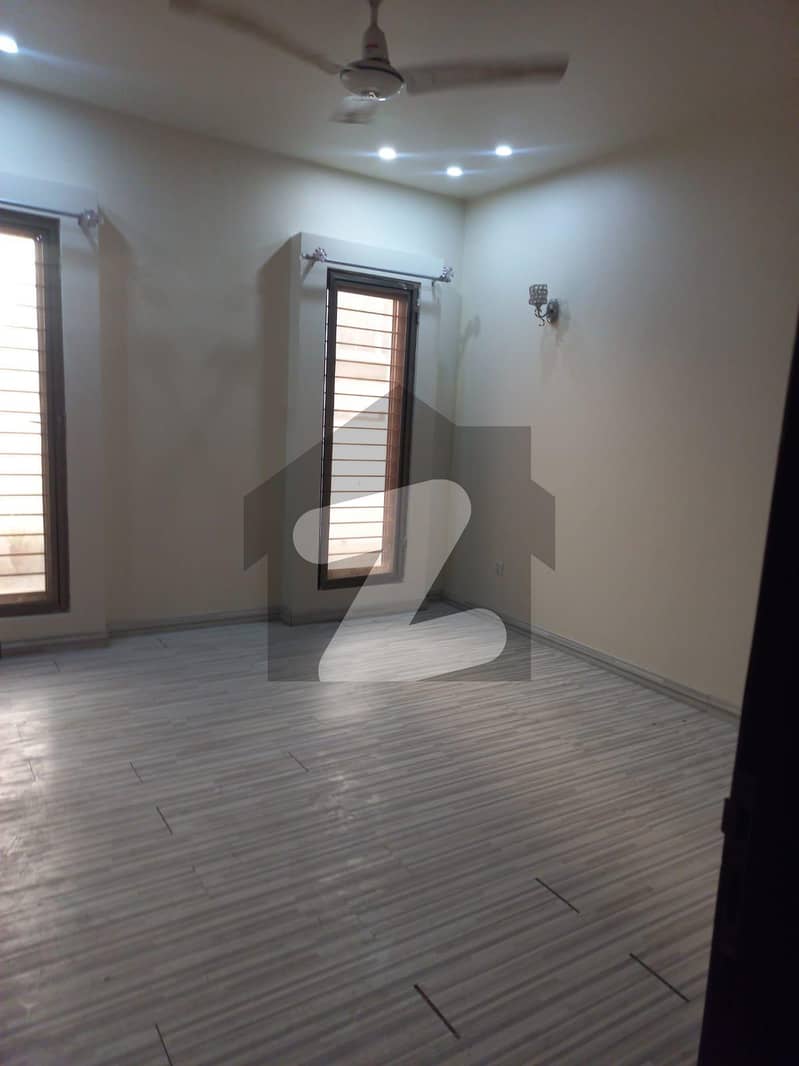 500 YARDS SLIGHTLY USED GROUND FLOOR 3 BEDROOMS PORTION FOR RENT