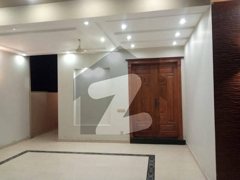 لیک سٹی ۔ سیکٹر ایم ۔ 2اے لیک سٹی رائیونڈ روڈ لاہور میں 5 کمروں کا 10 مرلہ مکان 1.5 لاکھ میں کرایہ پر دستیاب ہے۔