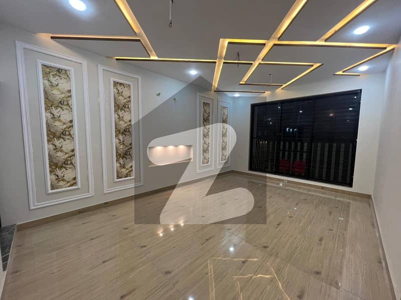 10 Marla House Available For sale In Al Razzaq Royals