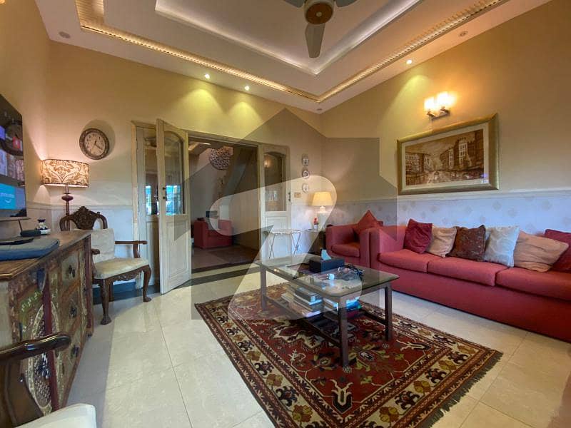10 Marla House For Sale In Neelam Block, Iqbal Town, Lahore With 5 Beds With Attached Bath