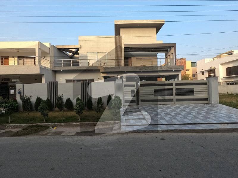 Ready To Buy A House 1 Kanal In Lahore