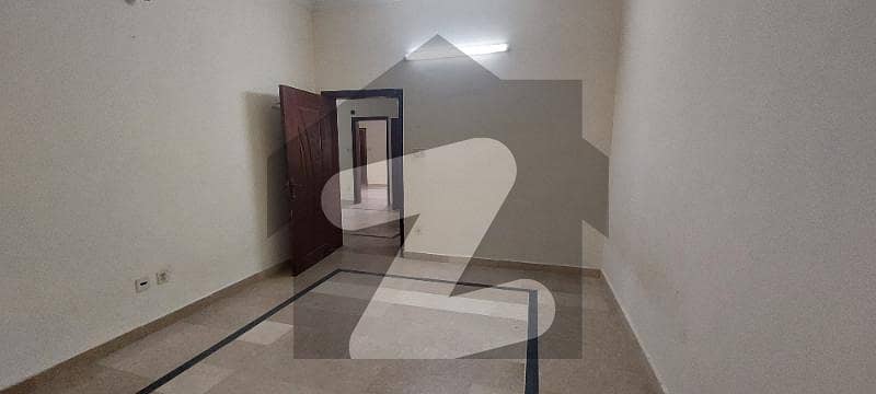کوری روڈ اسلام آباد میں 1 کمرے کا 1 مرلہ کمرہ 13 ہزار میں کرایہ پر دستیاب ہے۔