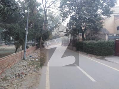 سمن آباد ۔ بلاک این سمن آباد لاہور میں 14 مرلہ رہائشی پلاٹ 4.4 کروڑ میں برائے فروخت۔