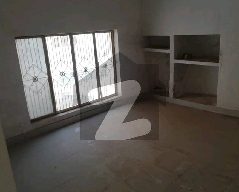 ایڈن آچرڈ فیصل آباد میں 11 مرلہ مکان 2.75 کروڑ میں برائے فروخت۔