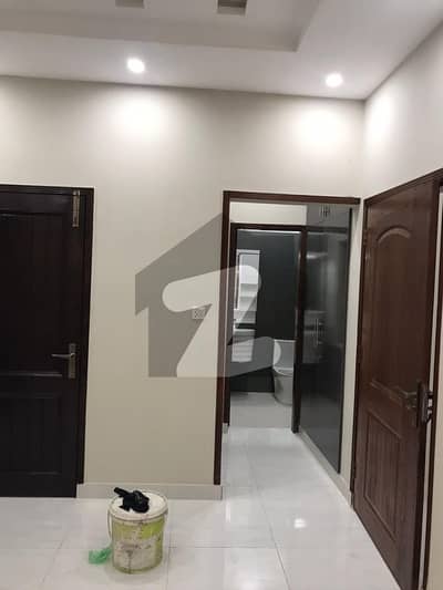 ظہور الہی روڈ گلبرگ لاہور میں 6 کمروں کا 1 کنال مکان 4.5 لاکھ میں کرایہ پر دستیاب ہے۔