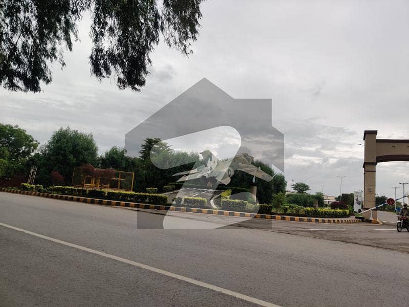 ڈسٹرکٹ ون جاتی عمرہ روڈ لاہور میں 1 کنال رہائشی پلاٹ 1.8 کروڑ میں برائے فروخت۔