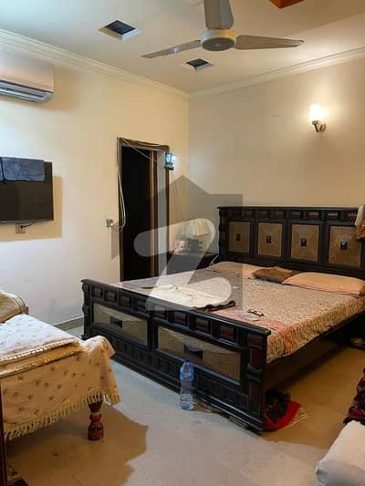 پی سی ایس آئی آر سٹاف کالونی لاہور میں 5 کمروں کا 8 مرلہ مکان 2.5 کروڑ میں برائے فروخت۔
