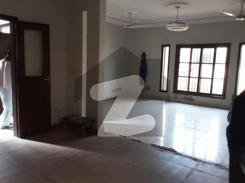 ڈی ایچ اے فیز 5 ڈی ایچ اے کراچی میں 5 کمروں کا 1 کنال مکان 8.5 کروڑ میں برائے فروخت۔