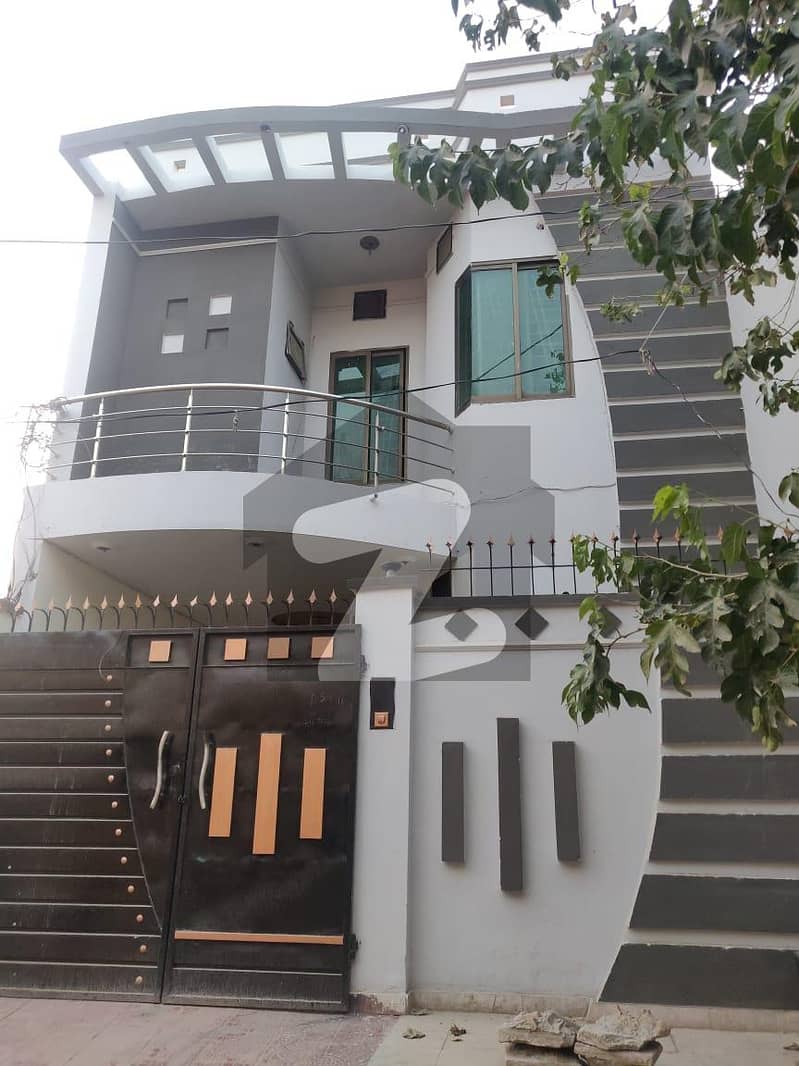 فتح شیر کالونی ساہیوال میں 4 کمروں کا 4 مرلہ مکان 90 لاکھ میں برائے فروخت۔