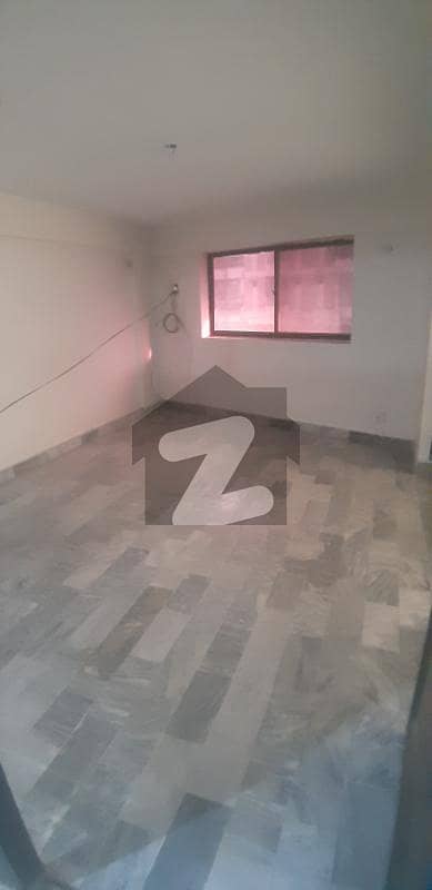 ڈی ایچ اے فیز 2 ایکسٹینشن ڈی ایچ اے ڈیفینس کراچی میں 4 مرلہ دفتر 60 لاکھ میں برائے فروخت۔