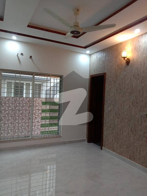 ای ایم ای سوسائٹی ۔ بلاک جی ای ایم ای سوسائٹی لاہور میں 3 کمروں کا 10 مرلہ مکان 4 کروڑ میں برائے فروخت۔