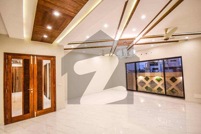 Separate Gate 1 Kanal Beautifully Designed Upper Portion With Servant Room Available For Rent In Dha Phase 8