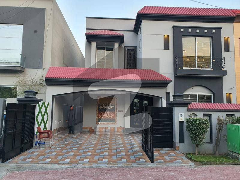 10 Marla very elegant used house at very good location of Overseas A Block, Bahria Town Lahore