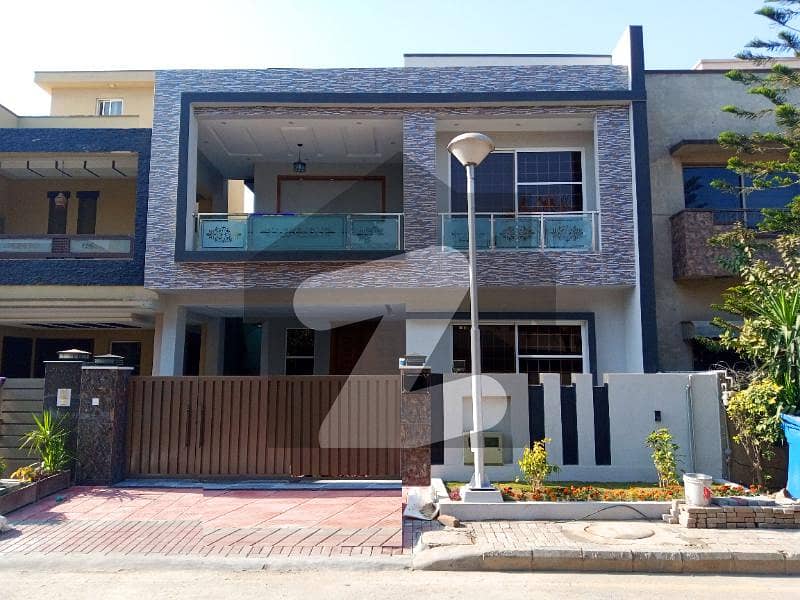 بحریہ ٹاؤن فیز 4 بحریہ ٹاؤن راولپنڈی راولپنڈی میں 5 کمروں کا 10 مرلہ مکان 4.85 کروڑ میں برائے فروخت۔