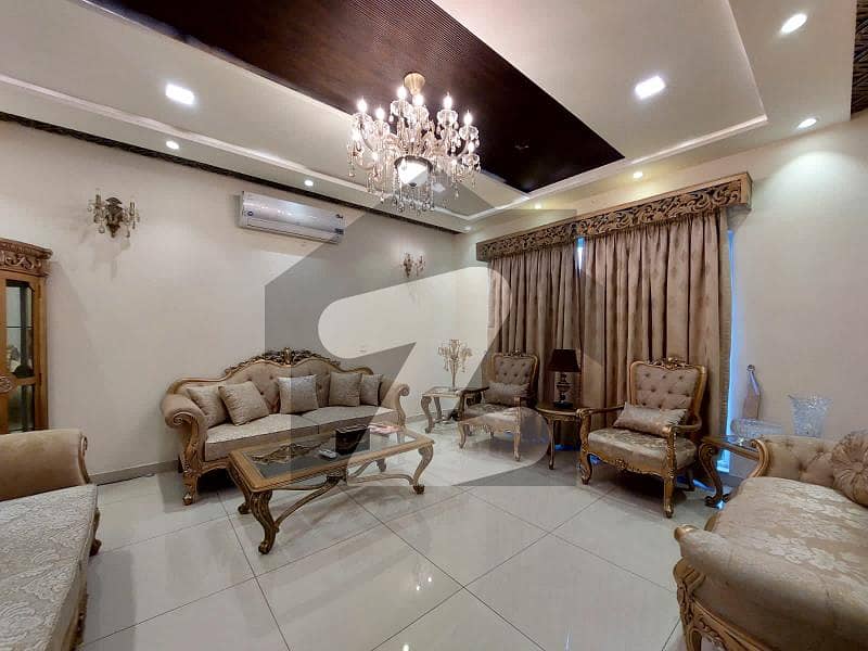 ٹرائیکون ویلیج لاہور میں 4 کمروں کا 10 مرلہ مکان 3.1 کروڑ میں برائے فروخت۔