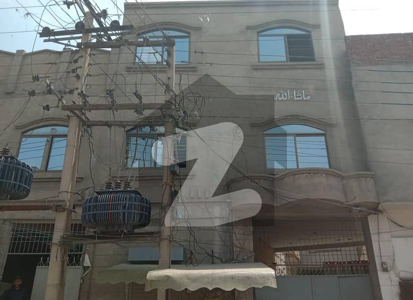 جھمرہ روڈ فیصل آباد میں 6 مرلہ عمارت 2 کروڑ میں برائے فروخت۔