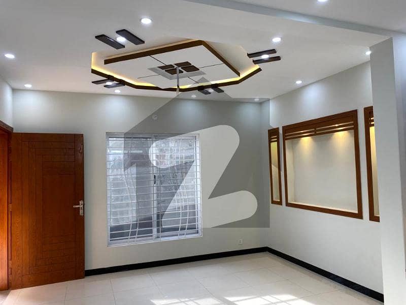 سوان گارڈن ۔ بلاک ڈی سوان گارڈن اسلام آباد میں 4 کمروں کا 6 مرلہ مکان 2.35 کروڑ میں برائے فروخت۔