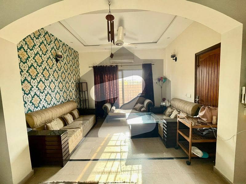 طارق گارڈنز ۔ بلاک ای طارق گارڈنز لاہور میں 3 کمروں کا 5 مرلہ مکان 2.1 کروڑ میں برائے فروخت۔