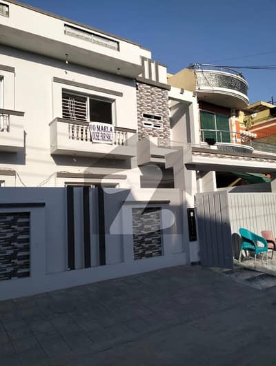 10 Marla Luxurious Double Unit House Available For Sale