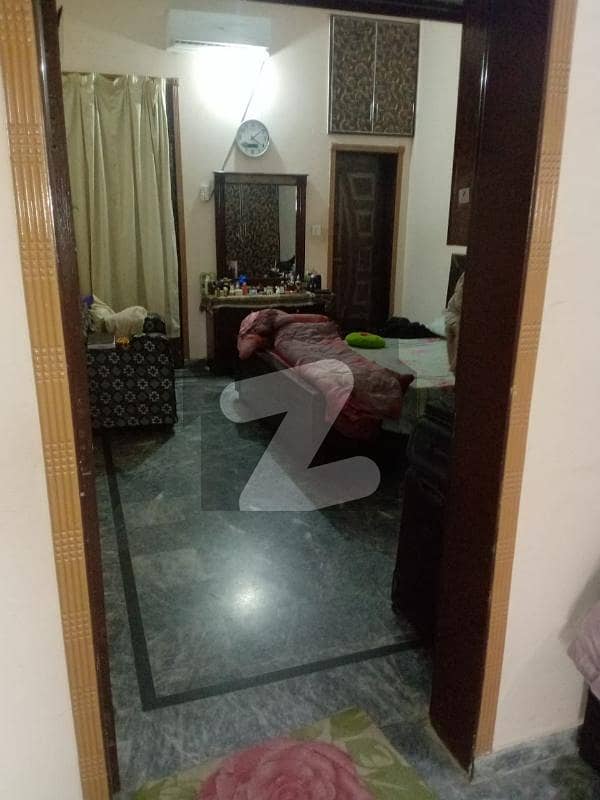 الحمرا ٹاؤن لاہور میں 2 کمروں کا 5 مرلہ فلیٹ 30 ہزار میں کرایہ پر دستیاب ہے۔