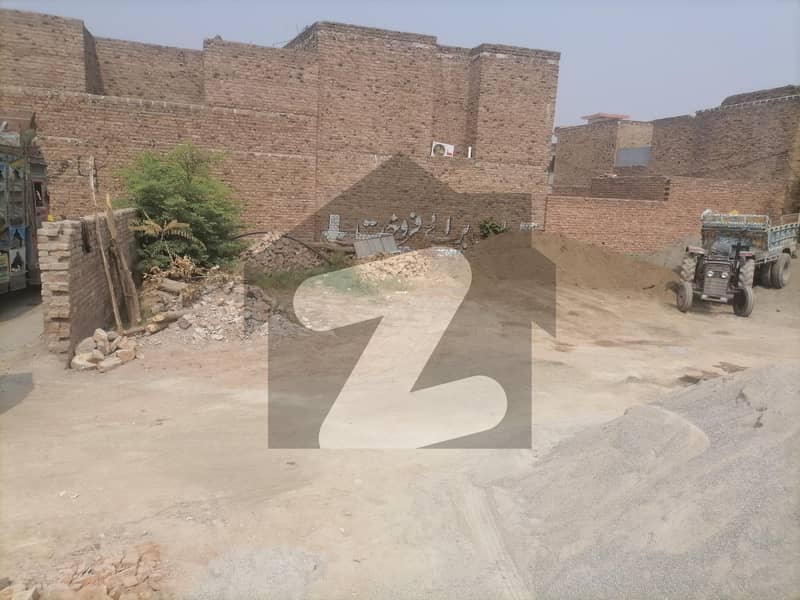 عمر گل روڈ پشاور میں 1.1 کنال کمرشل پلاٹ 3.52 کروڑ میں برائے فروخت۔