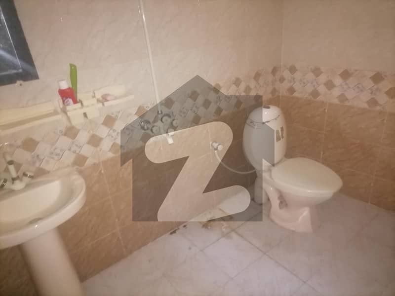 درمنگی ورسک روڈ پشاور میں 6 کمروں کا 8 مرلہ مکان 2.6 کروڑ میں برائے فروخت۔