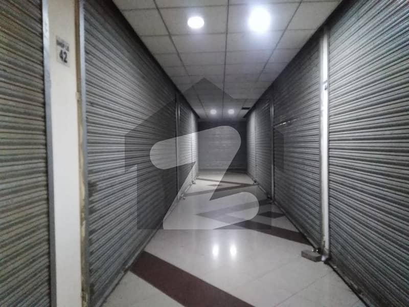 Shop Of 200 Square Feet In MM Alam Road Is Available