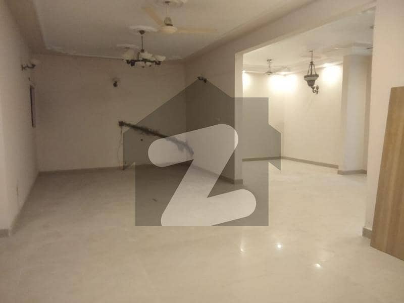 پی ای سی ایچ ایس بلاک 3 پی ای سی ایچ ایس جمشید ٹاؤن کراچی میں 7 کمروں کا 16 مرلہ مکان 13.5 کروڑ میں برائے فروخت۔