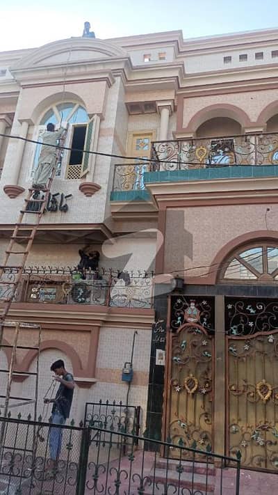 گلبرگ فیصل آباد میں 3 کمروں کا 6 مرلہ مکان 2.8 کروڑ میں برائے فروخت۔