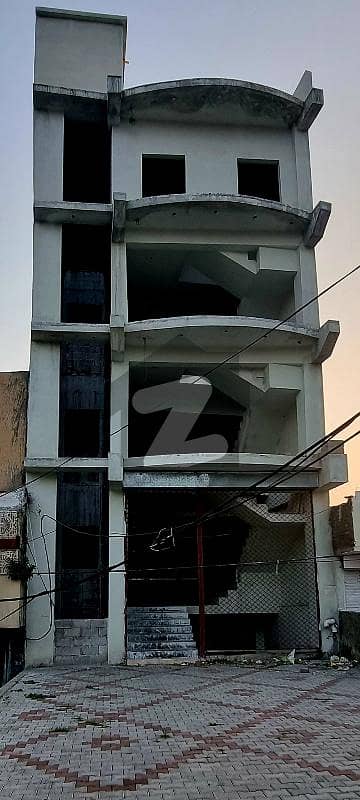 جی ٹی روڈ گوجر خان میں 12 مرلہ عمارت 15 کروڑ میں برائے فروخت۔