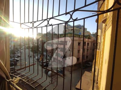 پی اینڈ ٹی کالونی کراچی میں 4 کمروں کا 11 مرلہ فلیٹ 2 کروڑ میں برائے فروخت۔