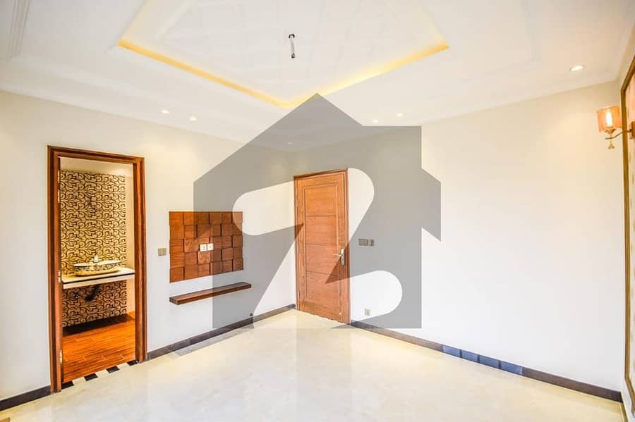 Centrally Located Upper Portion Available In DHA Phase 5 - Block E For rent