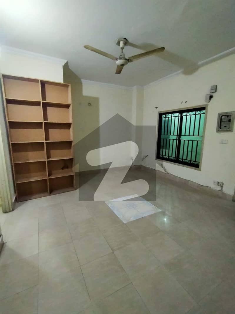 گلبرگ 3 - بلاک اے3 گلبرگ 3 گلبرگ لاہور میں 3 کمروں کا 5 مرلہ مکان 2.25 کروڑ میں برائے فروخت۔