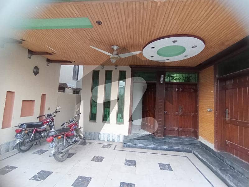طارق گارڈنز ۔ بلاک اے طارق گارڈنز لاہور میں 3 کمروں کا 10 مرلہ بالائی پورشن 50 ہزار میں کرایہ پر دستیاب ہے۔