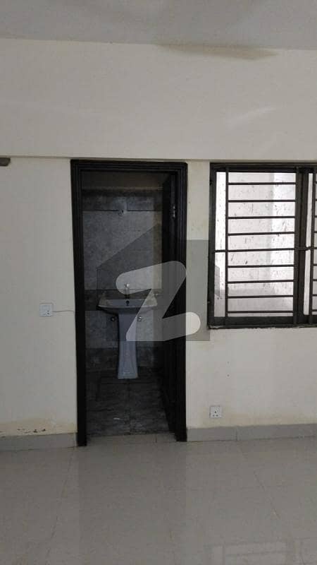 گلستان جوہر - بلاک 16-A گلستانِ جوہر کراچی میں 3 کمروں کا 7 مرلہ فلیٹ 1.9 کروڑ میں برائے فروخت۔