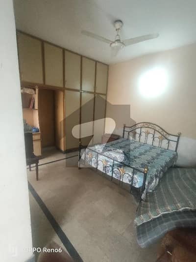 گڑھی شاہو لاہور میں 4 کمروں کا 9 مرلہ مکان 2.2 کروڑ میں برائے فروخت۔