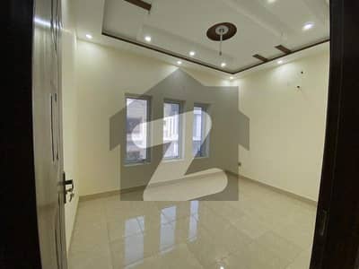 ایل ڈی اے ایوینیو ۔ بلاک ڈی ایل ڈی اے ایوینیو لاہور میں 3 کمروں کا 1 کنال بالائی پورشن 58 ہزار میں کرایہ پر دستیاب ہے۔