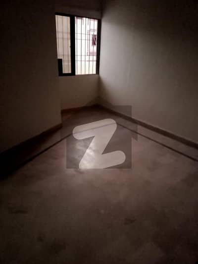 ٹائمز اسکویر یونیورسٹی روڈ کراچی میں 3 کمروں کا 12 مرلہ زیریں پورشن 1.25 لاکھ میں کرایہ پر دستیاب ہے۔