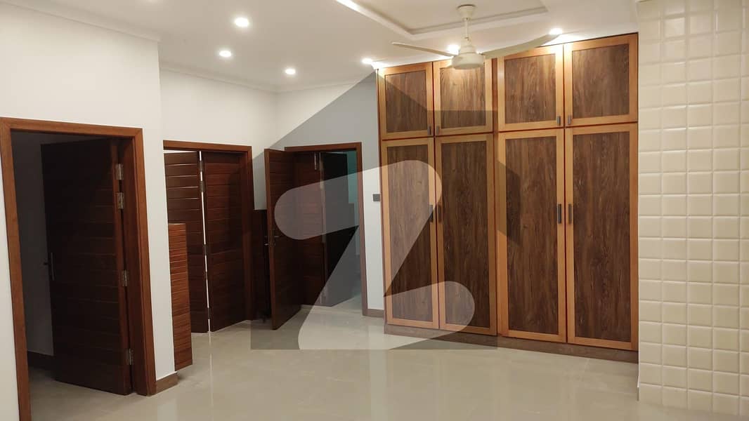 1200 Sq/yd Bungalow For Rent At Tipu Sultan Road