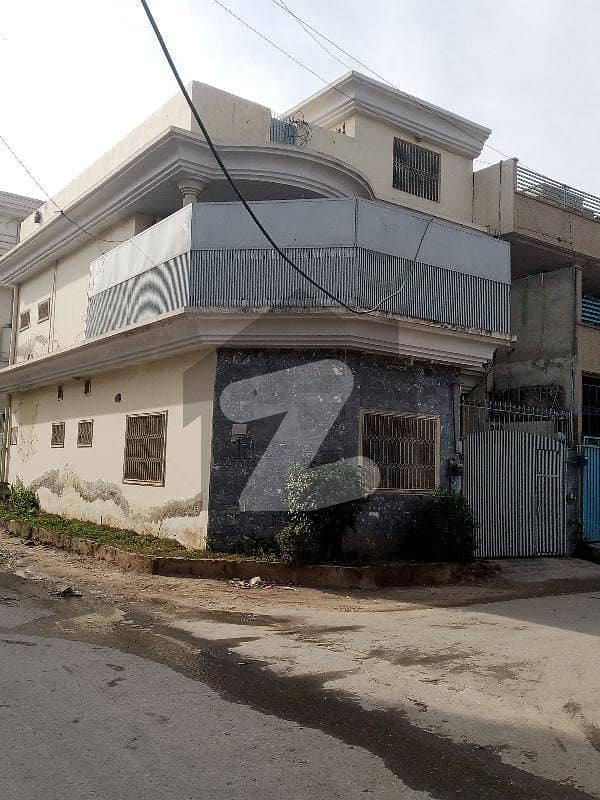 حیات آباد فیز 4 - این2 حیات آباد فیز 4 حیات آباد پشاور میں 4 کمروں کا 5 مرلہ مکان 2.45 کروڑ میں برائے فروخت۔